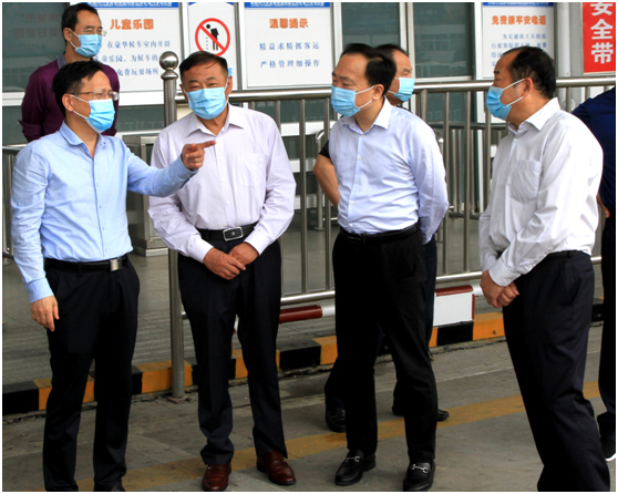 省交通運輸廳黨組書記、廳長章義來到集團公司阜陽長途汽車中心站檢查安全生產(chǎn)工作
